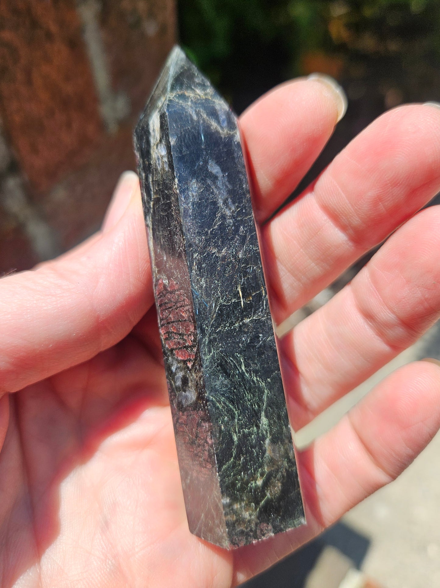 Eudialyte in dark feldspar/Arfvedsonite tower