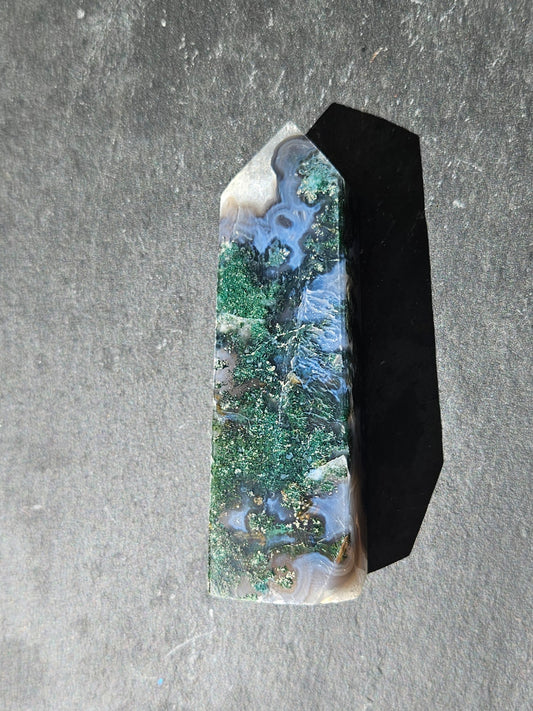 Gorgeous Moss Agate tower with flowing bands