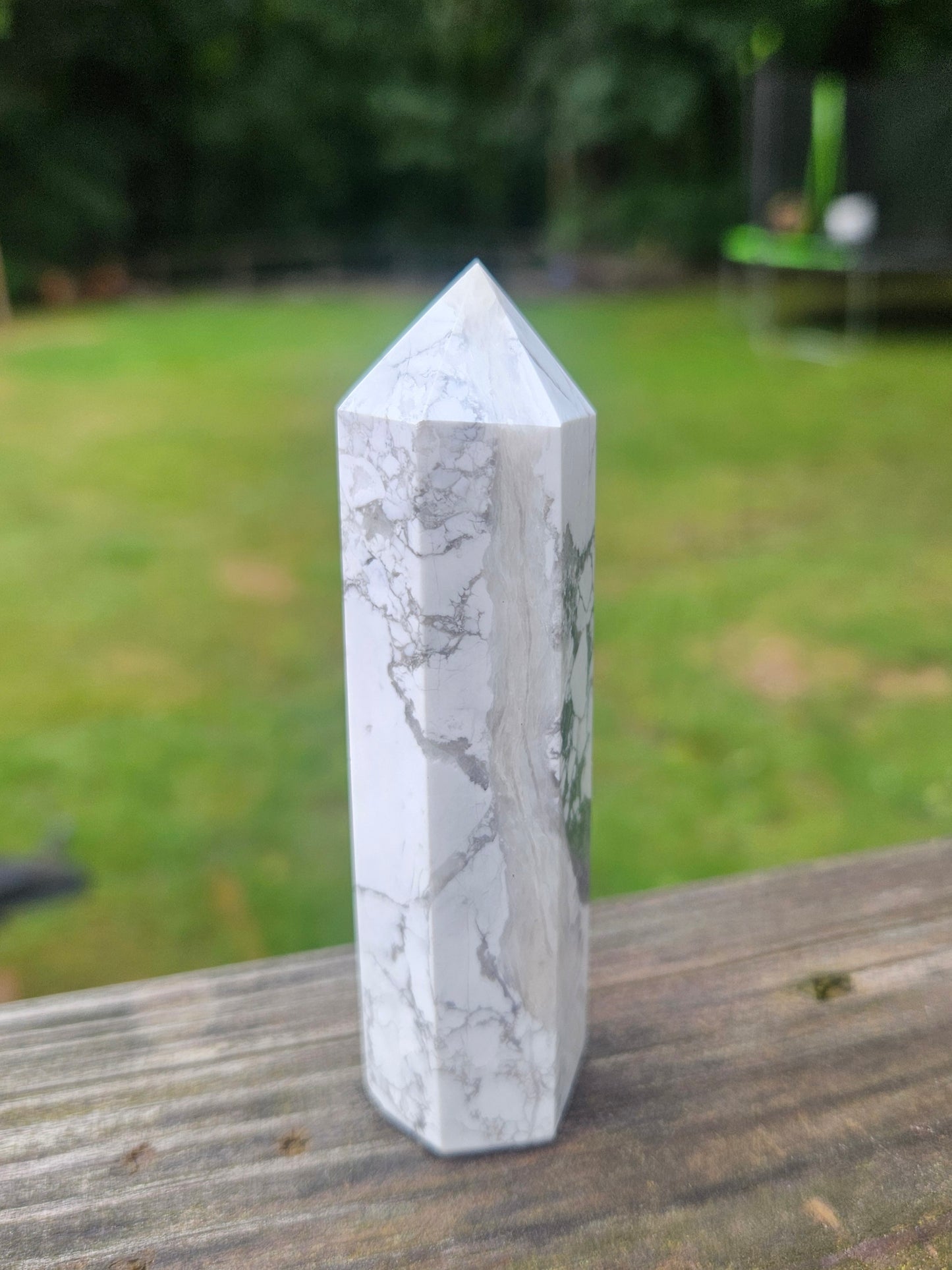 Howlite tower