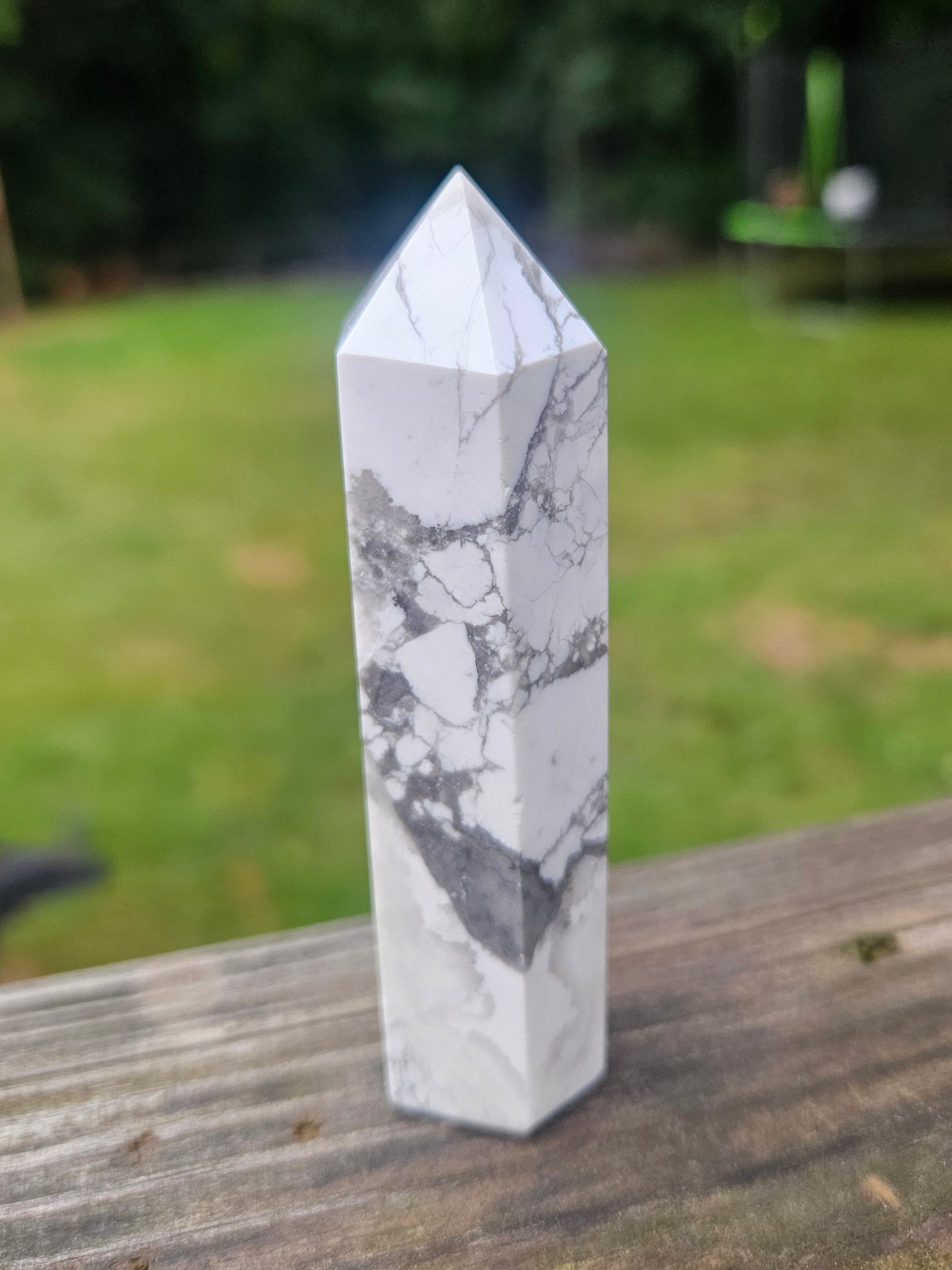 Howlite tower