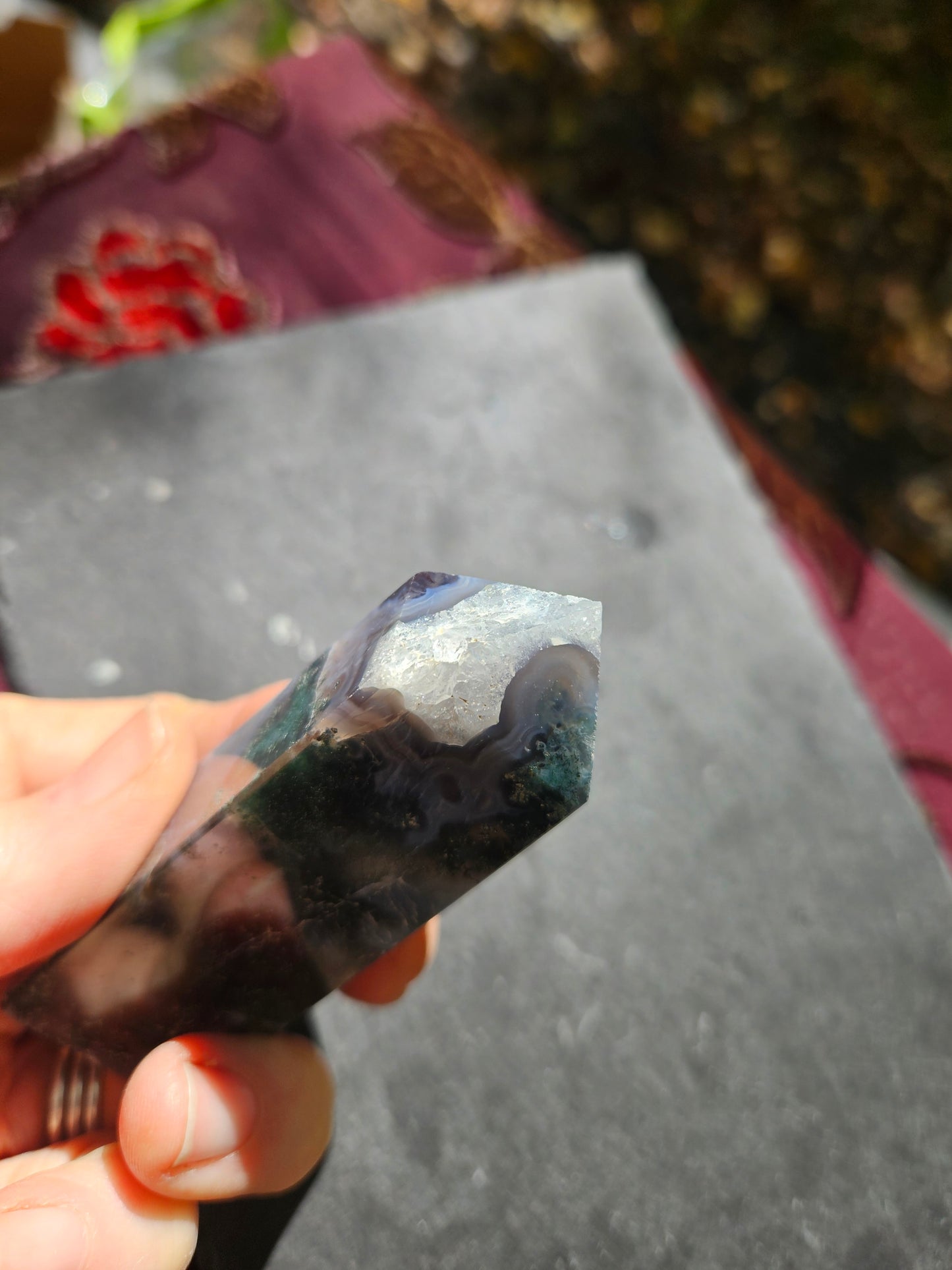 Gorgeous Moss Agate tower with flowing bands