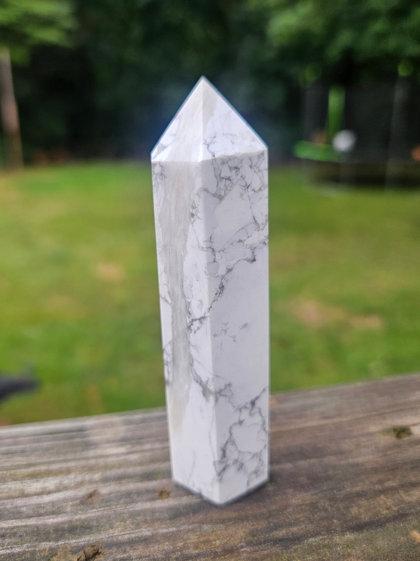 Howlite tower